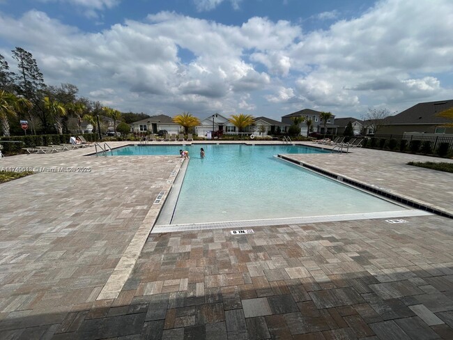 Building Photo - 3464 Sandalwood Dr