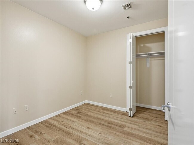 Building Photo - 4575 Dean Martin Dr