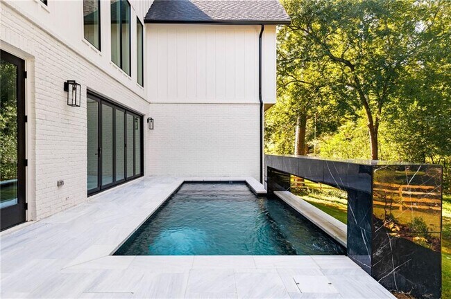 Building Photo - 312 Meadow Dr