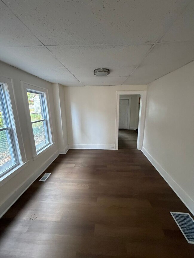 Building Photo - 3242-3242 Sycamore Rd