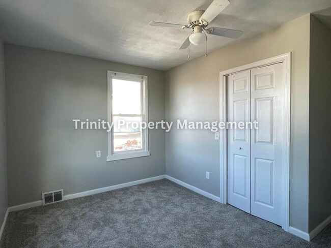 Building Photo - 309 Hedge St