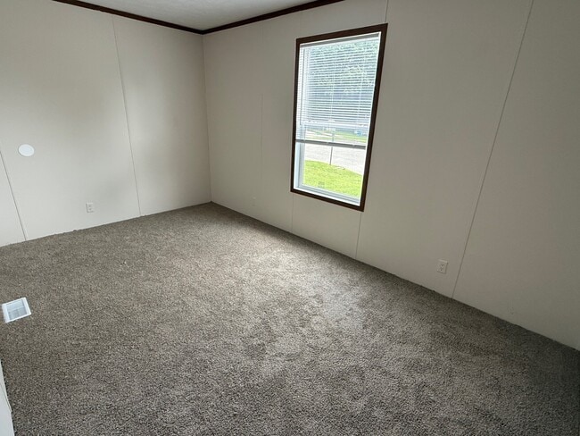 Building Photo - 241 E Birdsall Dr