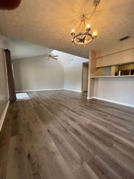 Building Photo - 1580 SW Crossing Cir