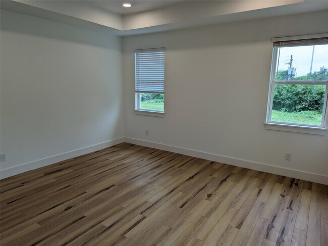 Building Photo - 4915 Fisk St