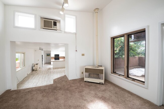 Building Photo - Sunlit One-Bedroom Gem