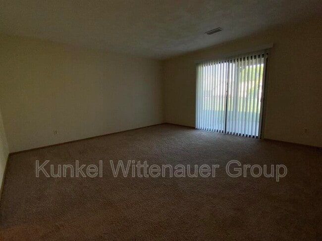 Building Photo - 700 Ganim Dr