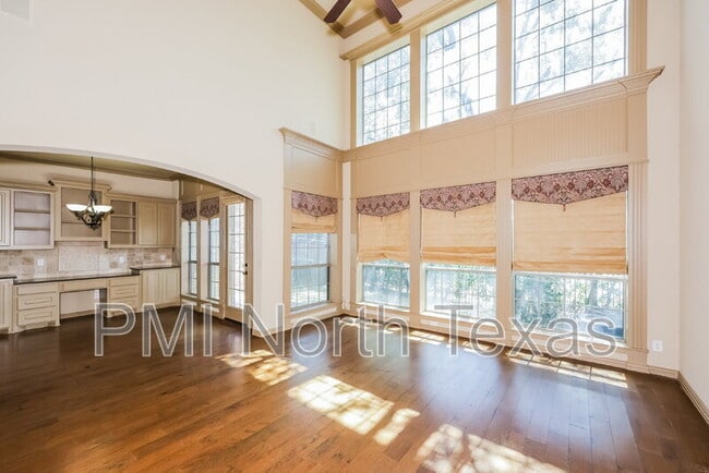 Building Photo - 5379 Balmoral Dr