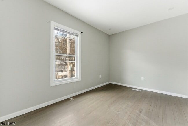 Building Photo - 467-469 Summer Avenue Unit 2