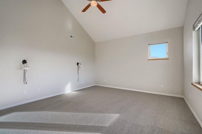 Building Photo - 2421 Rose Ct