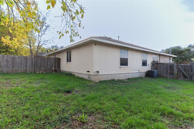 Building Photo - 300 Tamara Dr