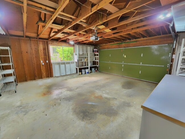 Building Photo - Beautiful 4 Bed 1.75 Bath Home Near Microsoft