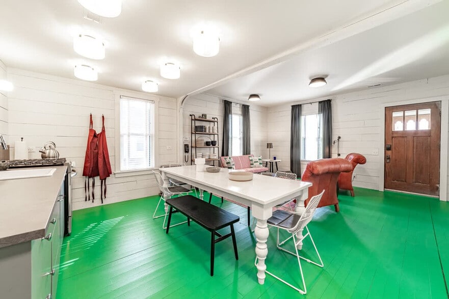 Building Photo - 108 Featherbone Ave