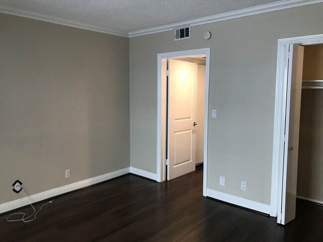 Building Photo - 1126 N Central Ave