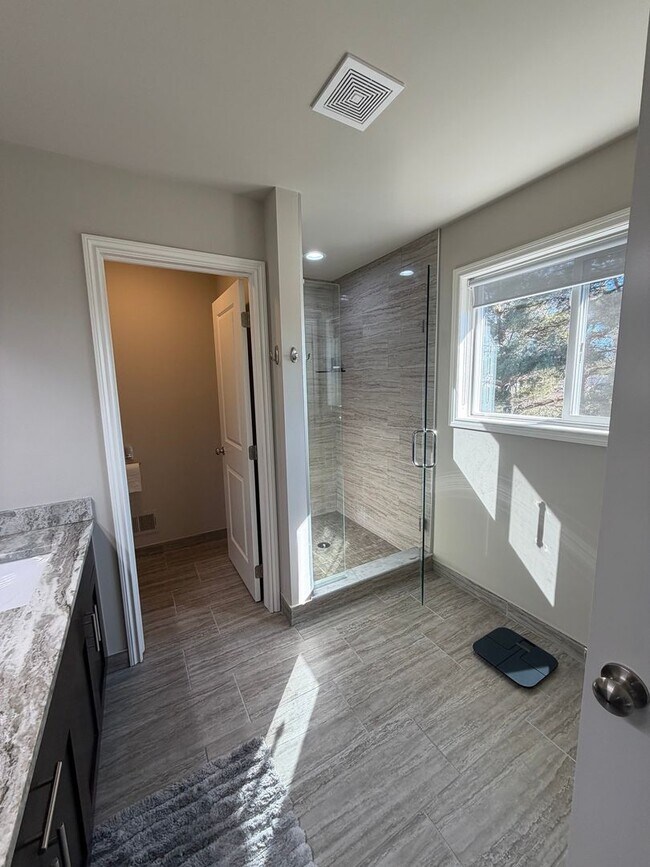 Building Photo - 13776 Grandeur Ave