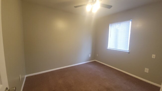 Building Photo - Section 8 accepted!!! 1 month free, Call for details!!! "Cozy 2-Bedroom Retreat with Full Bath in...