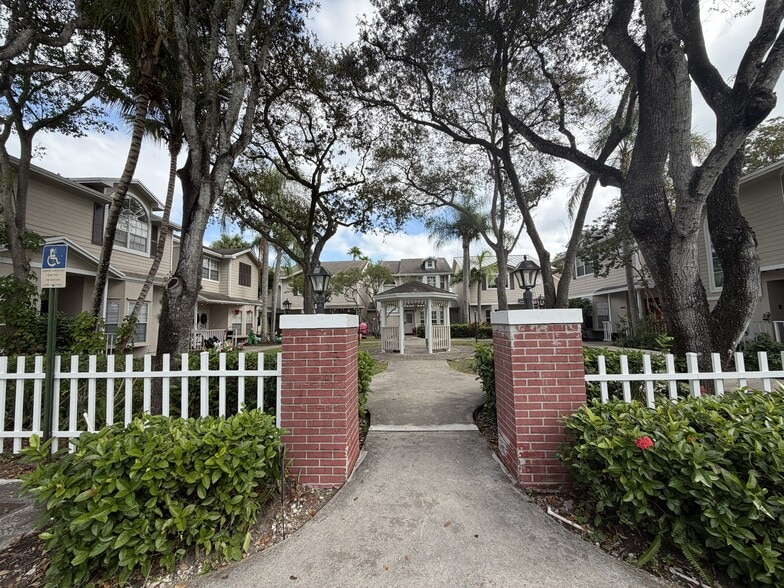 Courtyard Entryway - 14601 SW 122nd Pl