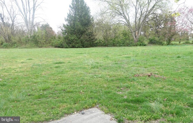 Building Photo - 102 Red Lion Rd