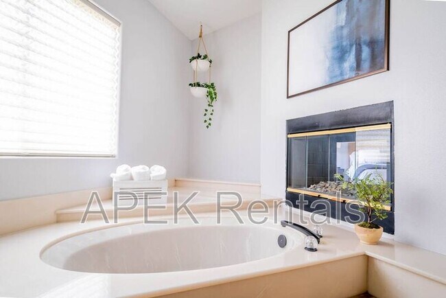 Building Photo - 79150 Ocotillo Dr