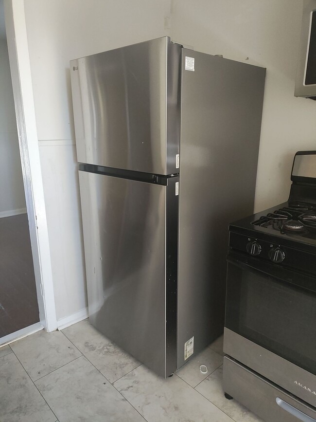 Building Photo - 2721 Napoleon St