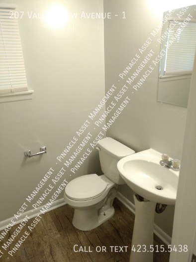 Building Photo - 207 Valley View Ave