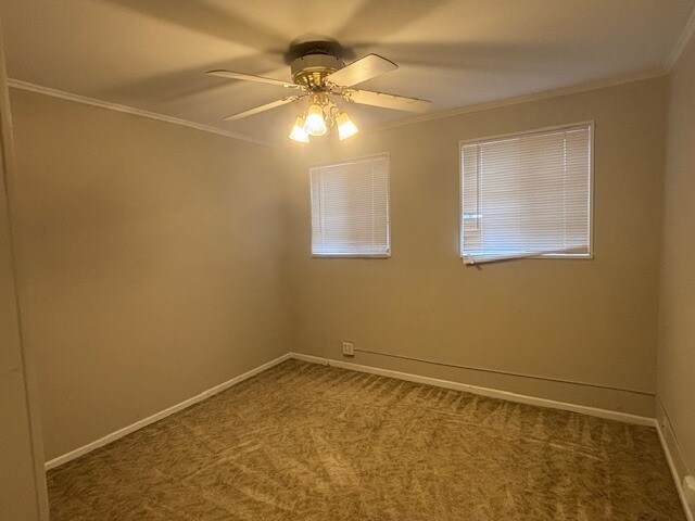 Building Photo - 2223 Hawthorne Rd