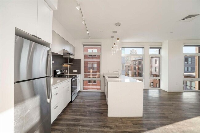 Building Photo - 839 Beacon St