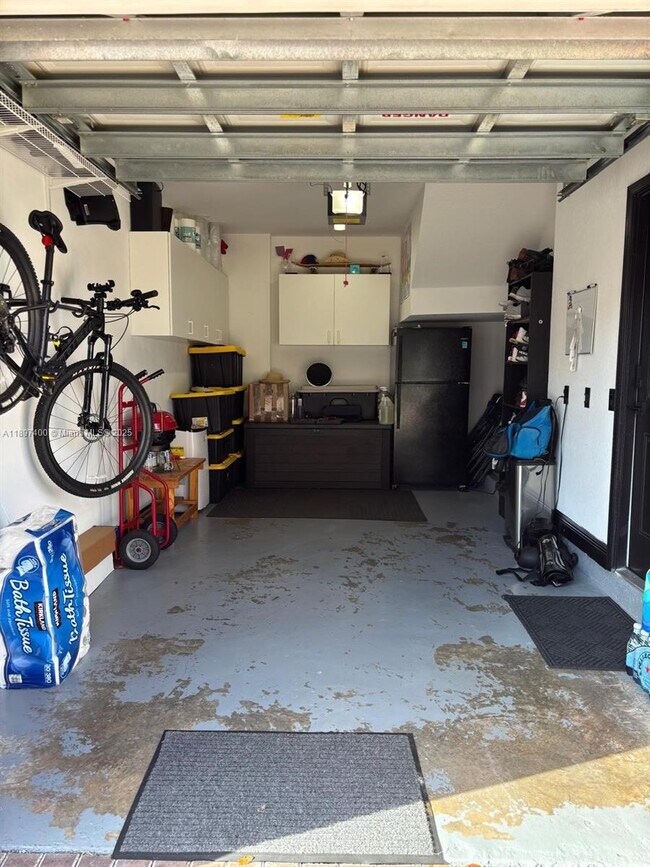 Building Photo - Modern Spacious 3-Bedroom 2-Story Condo in...