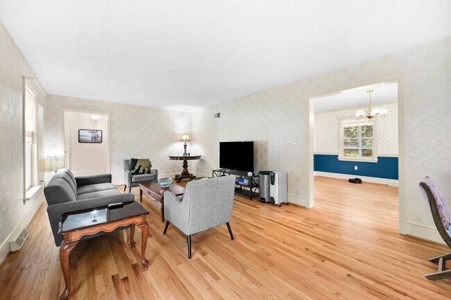 Building Photo - 684 Steinman Ct