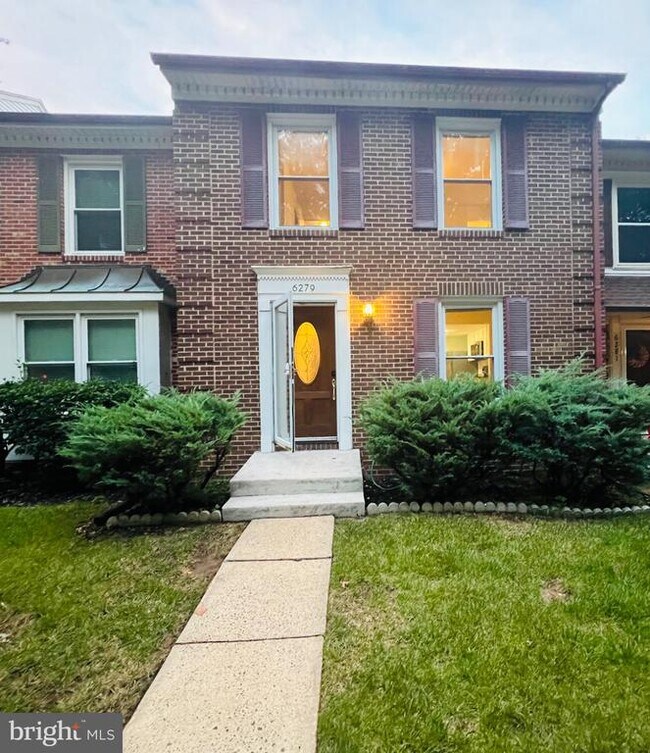 Building Photo - 6279 Kerrydale Dr