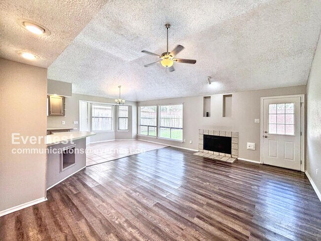 Building Photo - 2734 Indian Trail Dr