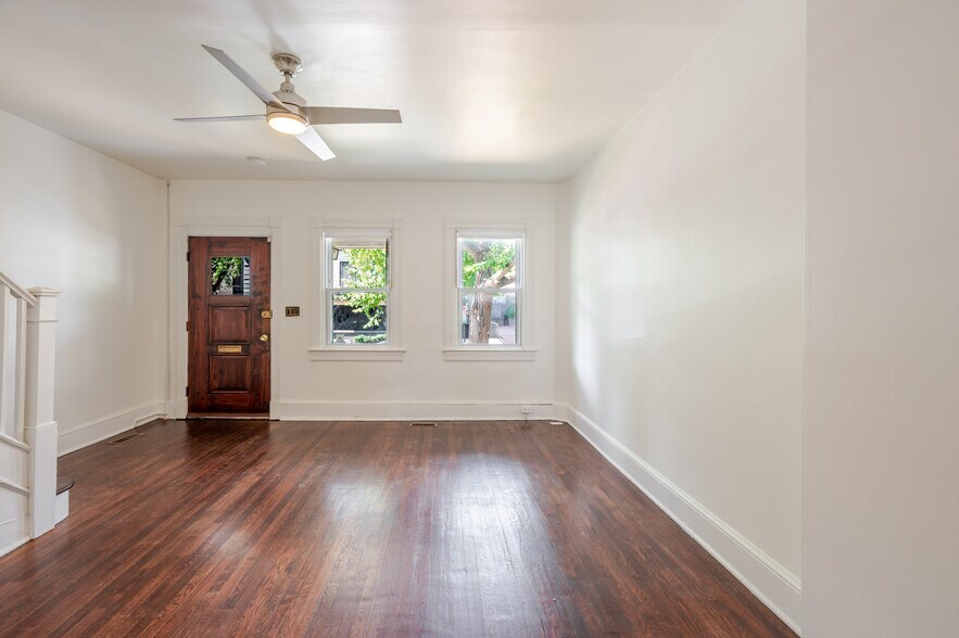 Building Photo - 1109 Abbey Pl NE