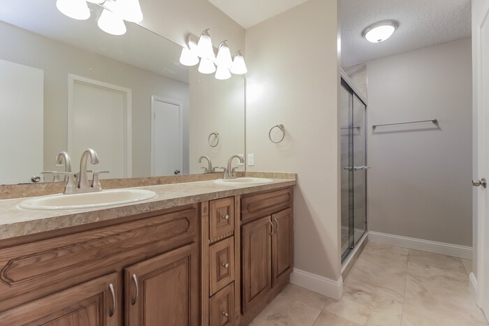 Building Photo - 468 Holbrook Cir