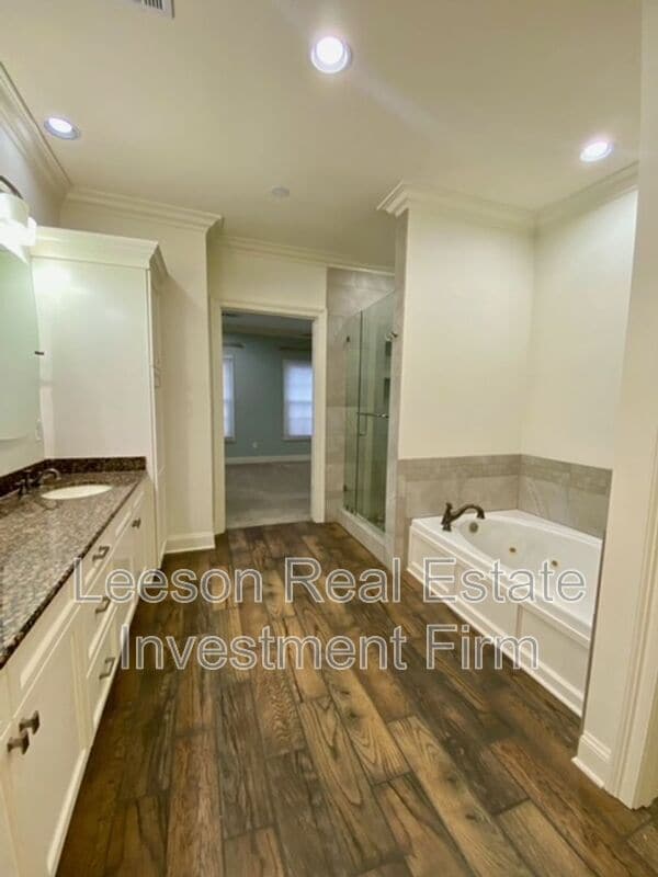 Building Photo - 1040 Sunshine Ln