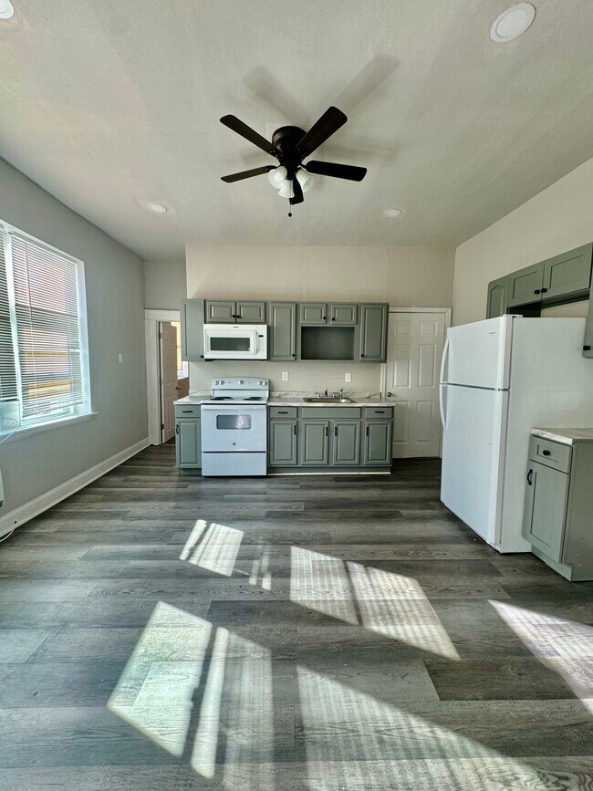 Building Photo - 4818 N 13th St