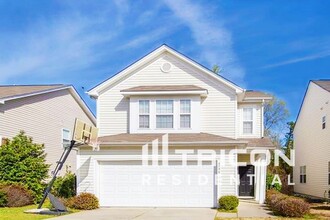 Building Photo - 4736 Abercromby St