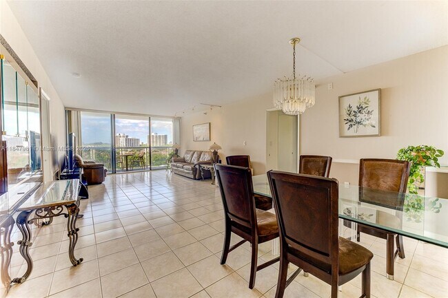 Building Photo - 20515 E Country Club Dr