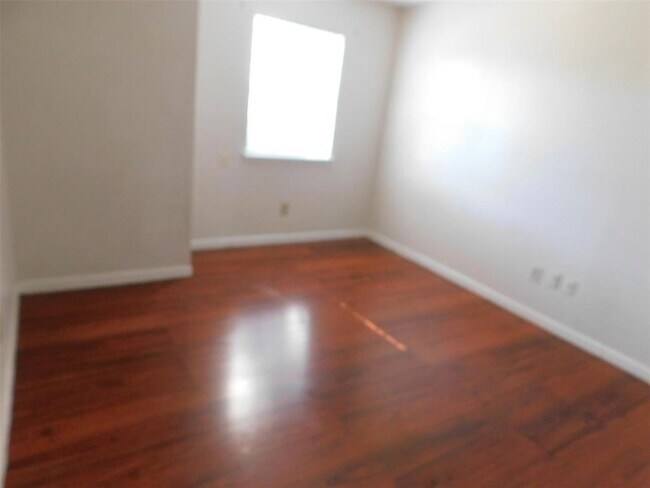 Building Photo - 2206 Laurel Land Ln