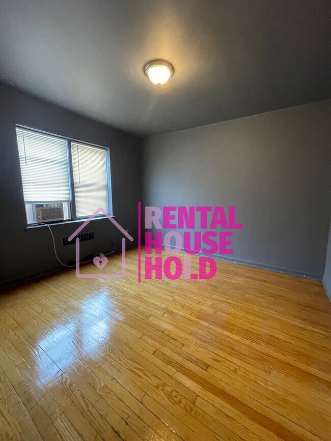 Building Photo - 2 Bedroom 1 Bath Condo-Security Deposit Sl...
