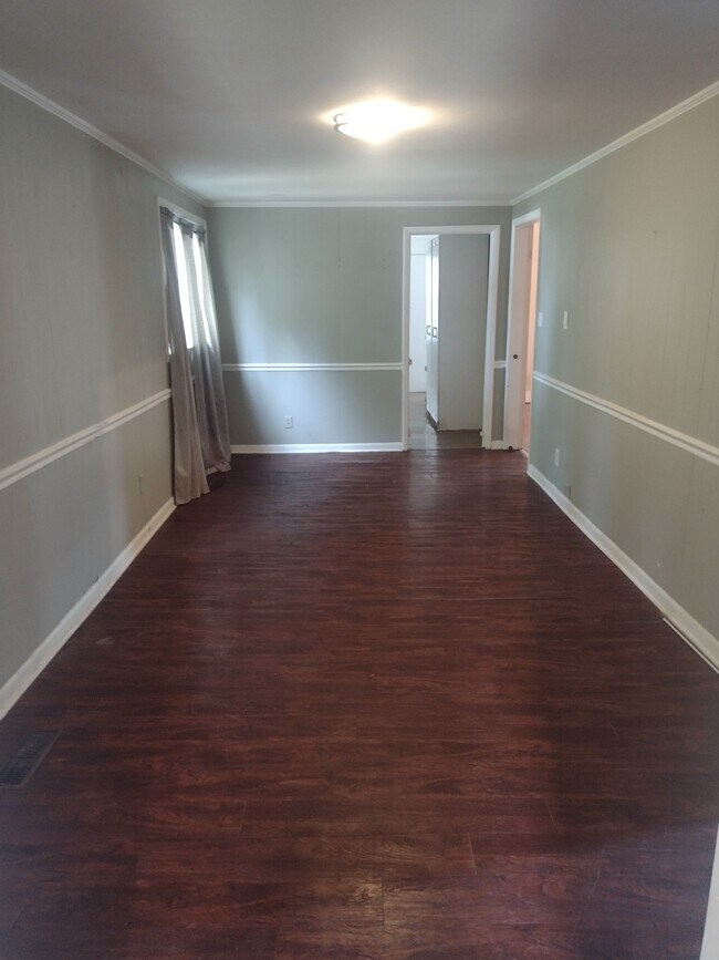 Building Photo - 123 Hillcrest St