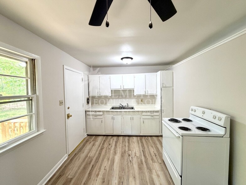 Building Photo - 4224 Kildare Dr