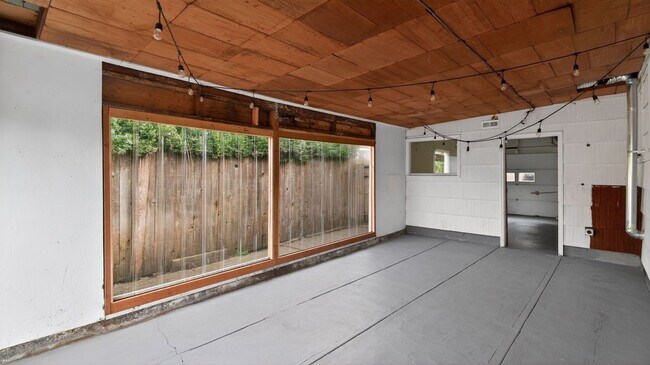 Building Photo - Charming 3BR House in Salem