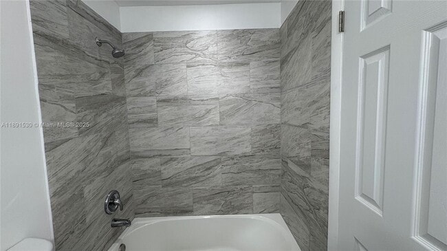 Building Photo - 5442 Lakewood Cir S