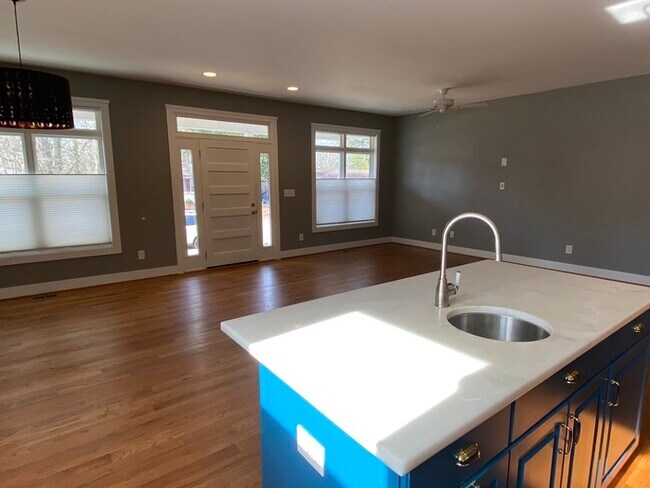 Building Photo - 906 Culpepper Ln