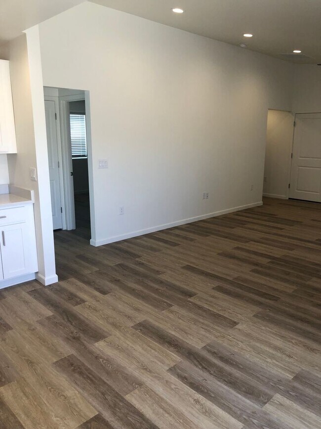 Building Photo - 2389 S Clovis Pl