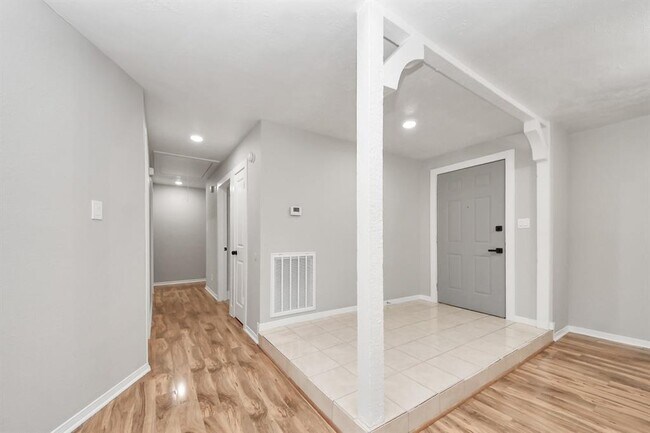 Building Photo - 14810 Scotter Dr