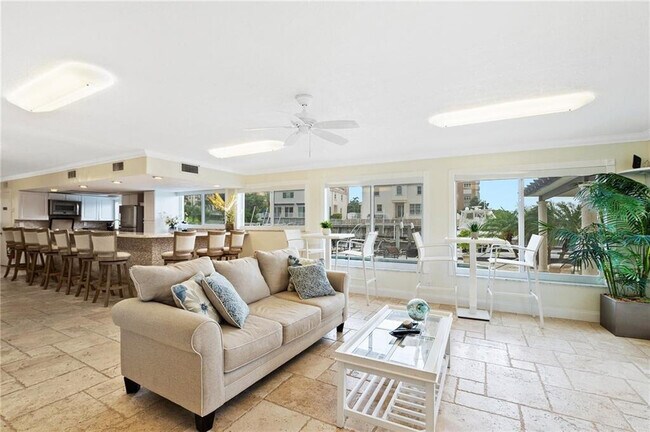 Building Photo - 1160 Hillsboro Mile