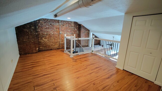 Building Photo - 1705 E Carson St