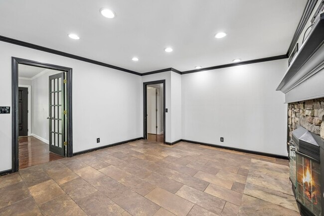 Building Photo - 326 Draper Cir