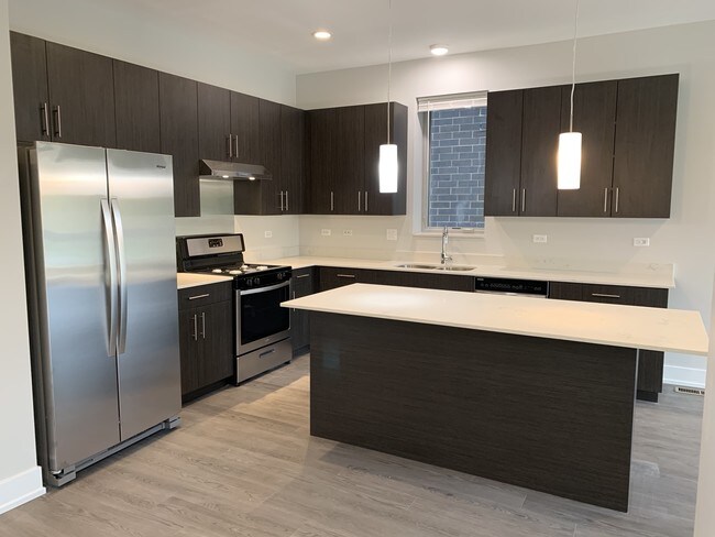 Building Photo - 3333 S Michigan Ave