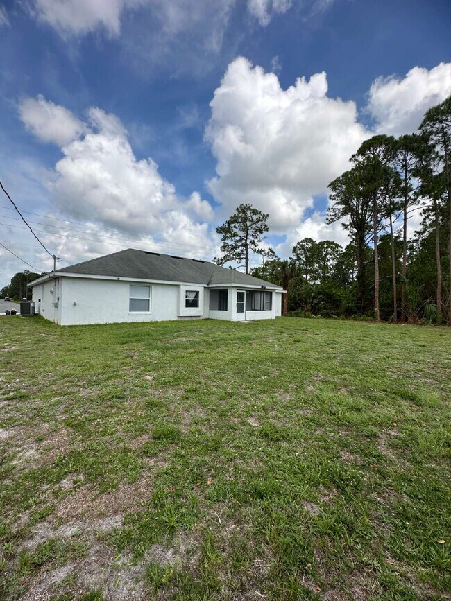 Building Photo - 3-Bedroom Home in Quiet Palm Bay